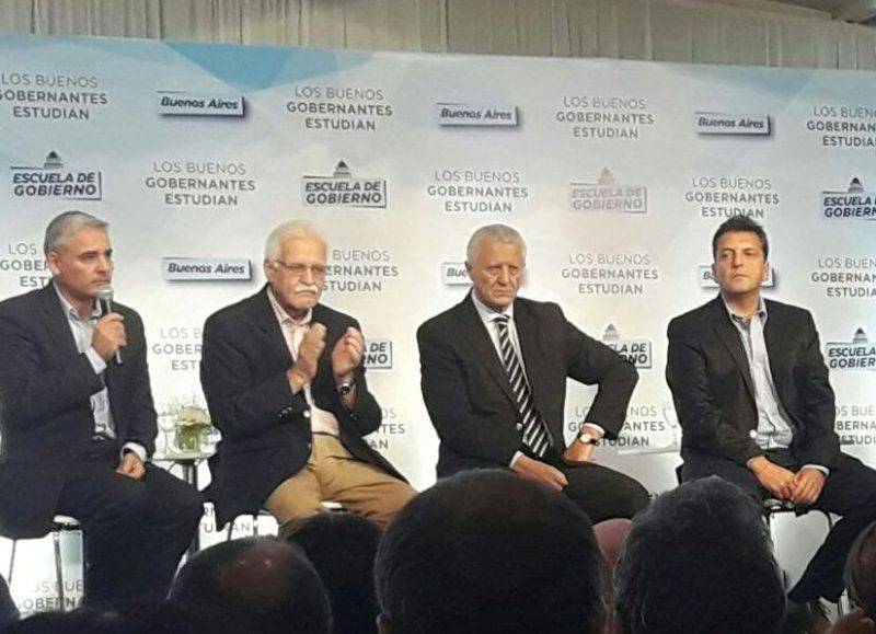 Participaron junto a Sergio Massa el diputado provincial Jorge Sarghini, el licenciado Daniel Arroyo, lel diputado provincial Ramiro Gutiérrez, y el economista Aldo Pignanelli, entre otros.