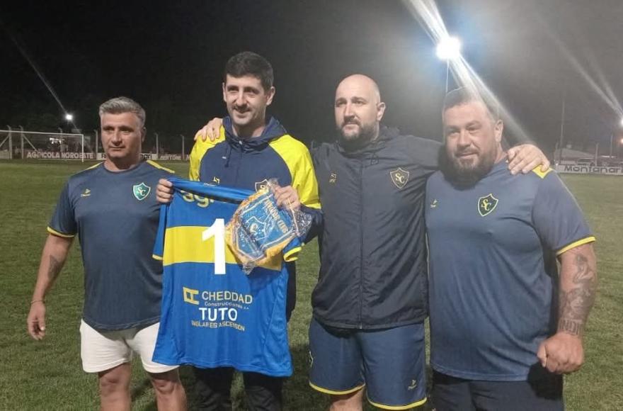 El reconocimiento oficial se llevó a cabo durante el entretiempo del partido ante Agustina. 