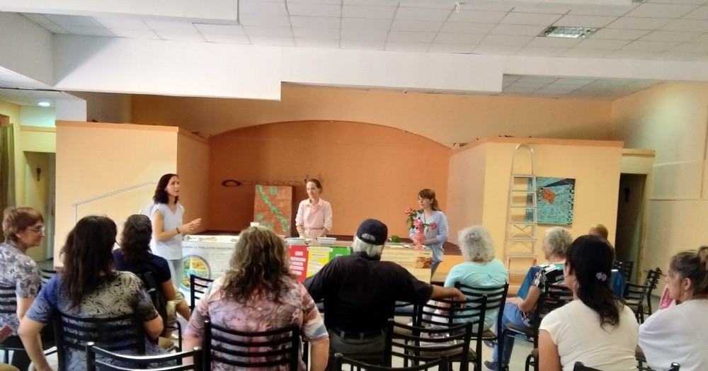 Actividad en el Centro de Jubilados y Pensionados de calle Rojas y Kennedy.