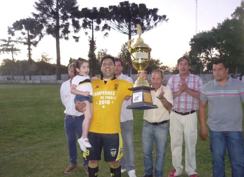 El “Oso” comenzaría los entrenamientos en Argentino esta noche.