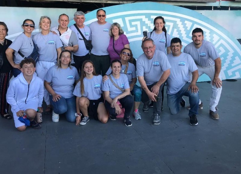 Los recibió Bouvier en la entrada del pueblo.