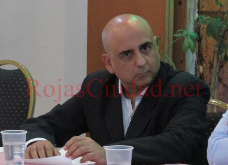 El periodista rojense Mario Casalongue, en la presentación.