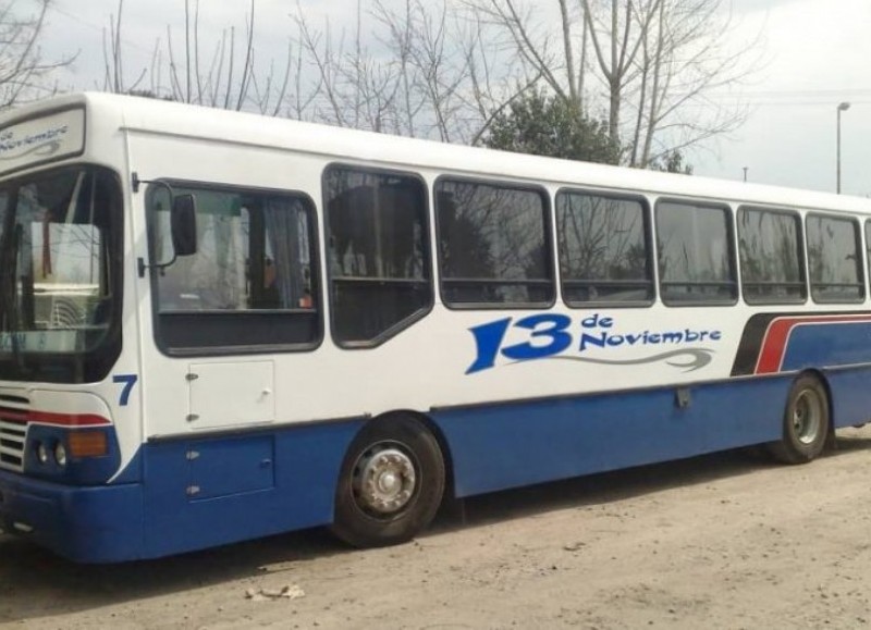 Viajaba hacia la ciudad en un colectivo.