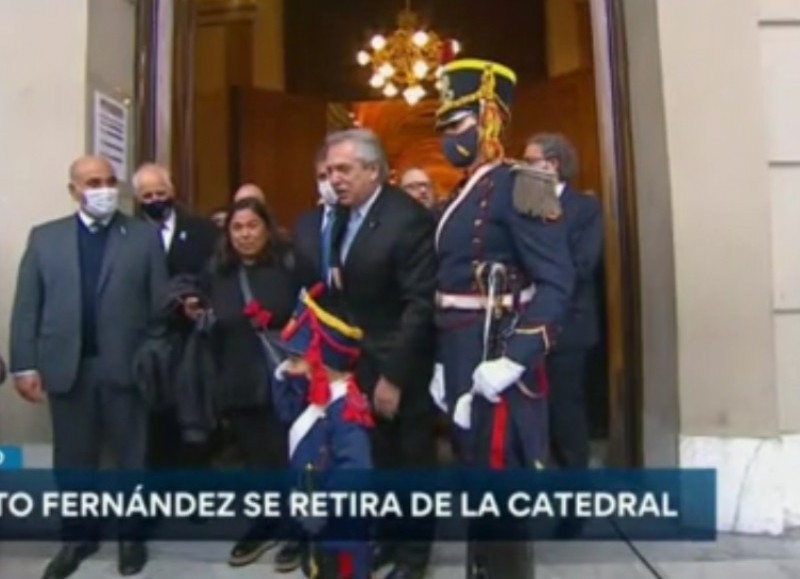 Alberto Fernández junto a Lorenzo y su mamá, Betina.