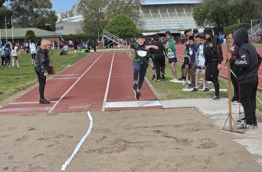 El rojense Misael Silva obtuvo la medalla de bronce en la disciplina de atletismo para personas con discapacidad.