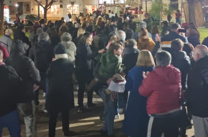 Multitudinaria concentración en Plaza San Martín.