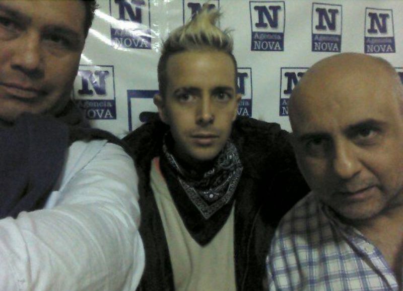 Owin, junto a los responsables de RojasCiudad.net, Daniel Campillo y Mario Casalongue, quien fue su mánager hace años.