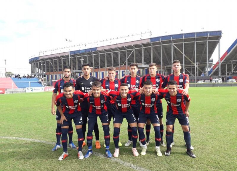Partido ante el Lobo de La Plata.
