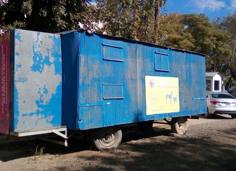 A pasar por la cabina de Zoonosis.