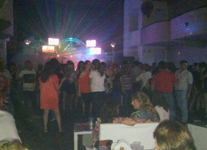 Postal de la última fiesta a beneficio.