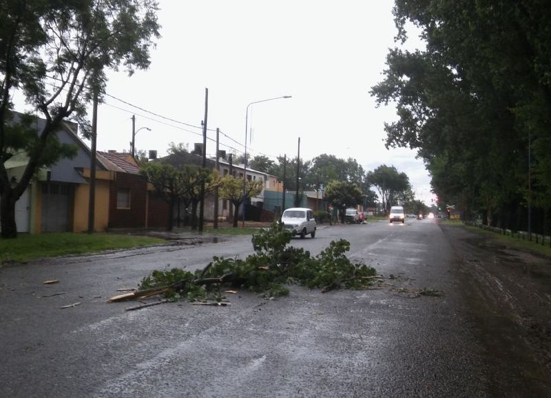 Fuerte tormenta desde la madrugada de este martes.