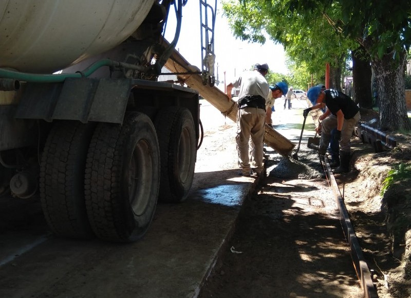 La intervención implica la construcción de 1475 metros de cordón cuneta.