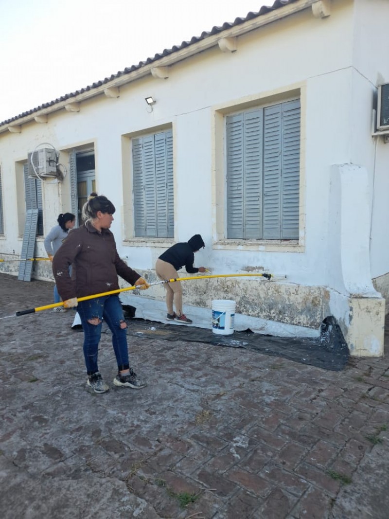 Militantes en plena labor.