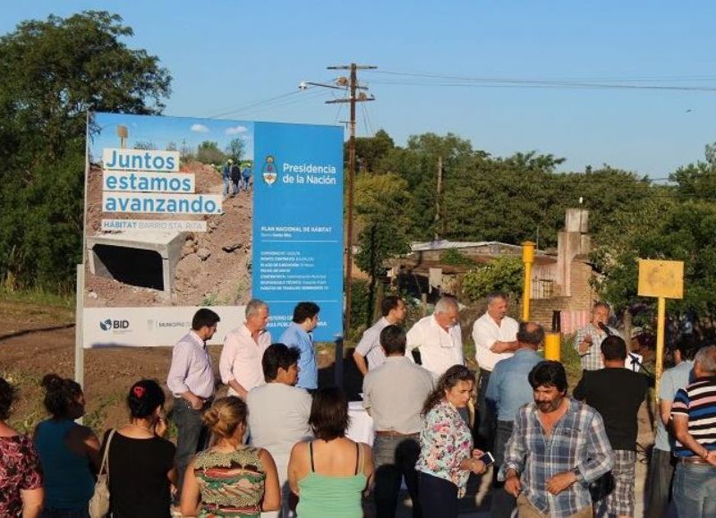 Muy poca compañía de vecinos y funcionarios tuvo Rossi.