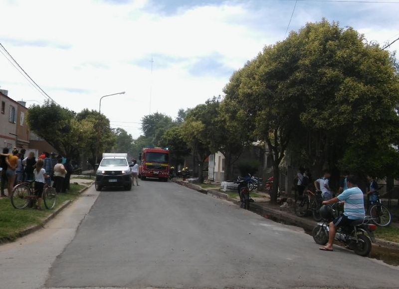 Los Bomberos debieron extremar sus esfuerzos para evitar males mayores.