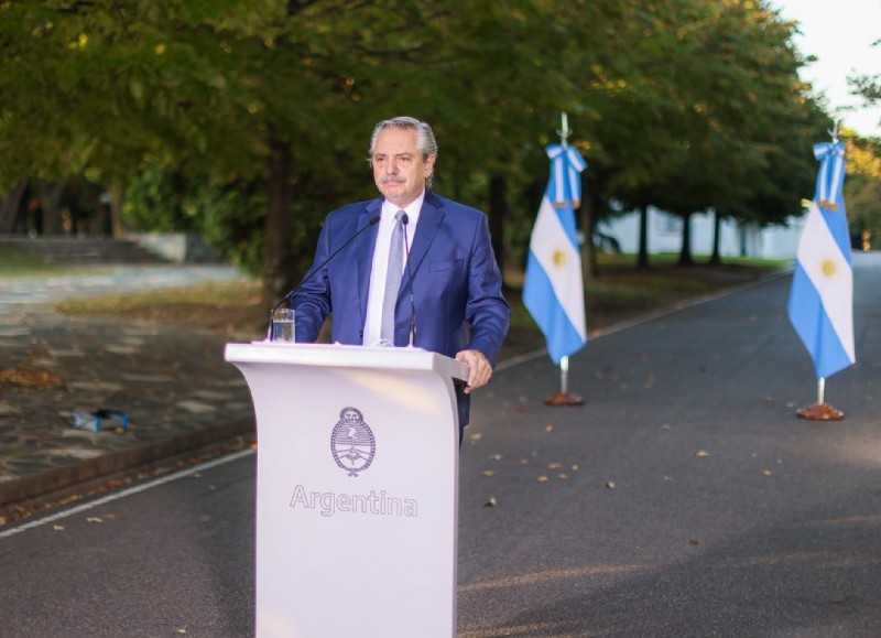 El presidente Fernández durante el anuncio.