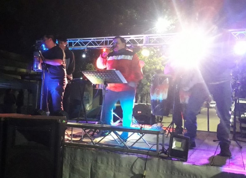 Diversos números artísticos.