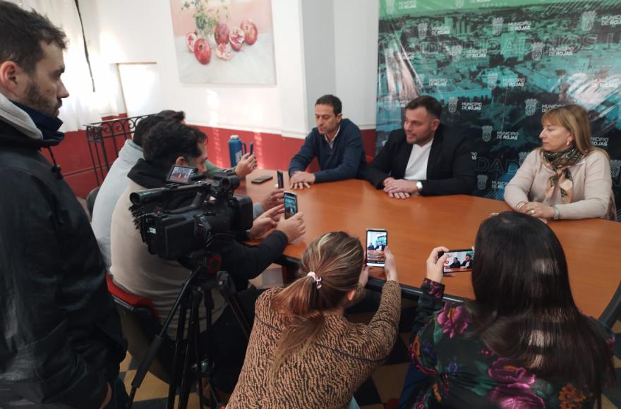 Exposición en conferencia de prensa.