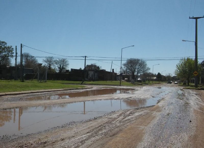 El mal estado de una calle de alto tránsito