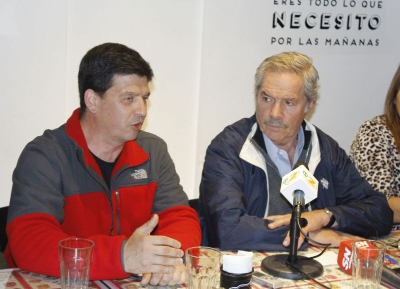 Pablo Molina y Felipe Solá en conferencia de prensa.