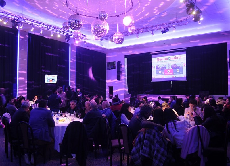 Noche de festejo en el salón de Bomberos Voluntarios.