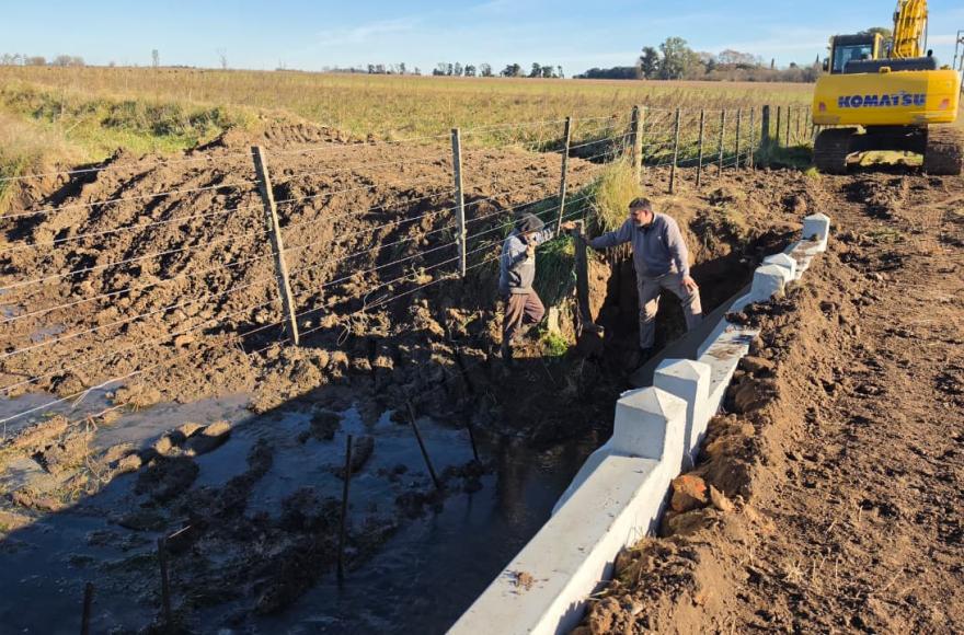 Se colocó un nuevo puente premoldeado en el bajo de La Criolla