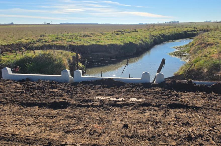 Se colocó un nuevo puente premoldeado en el bajo de La Criolla