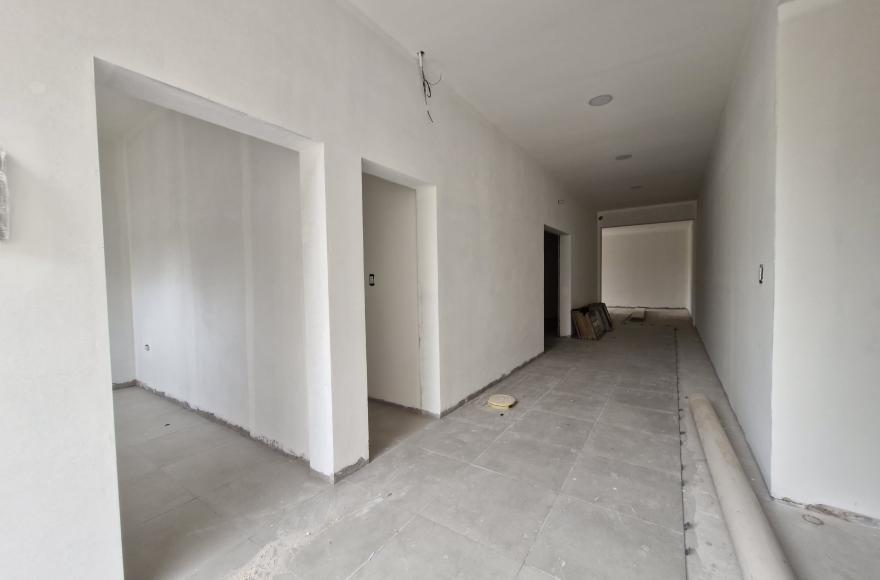 La colocación del piso prácticamente completa.