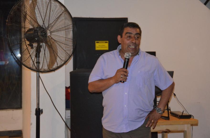 Hubo regalos y saludo de Enrique Alvarado.