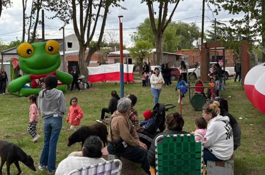 La Juventud Radical organizó una merienda barrial.