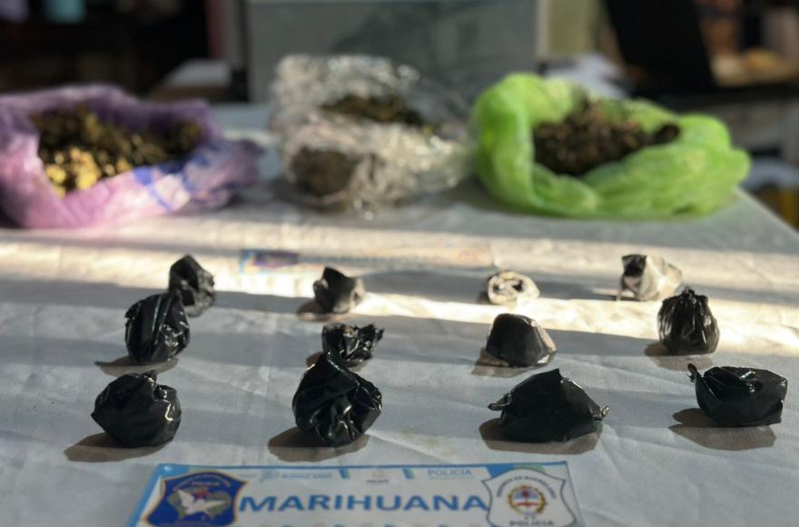 También secuestraron dinero en efectivo, teléfonos celulares y otros elementos de interés para la causa.