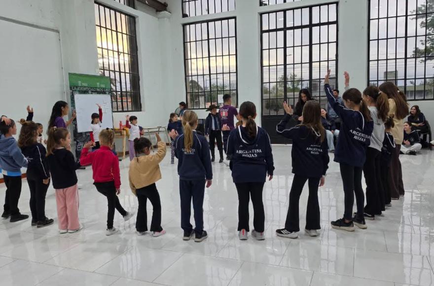La cultura también se comparte bailando