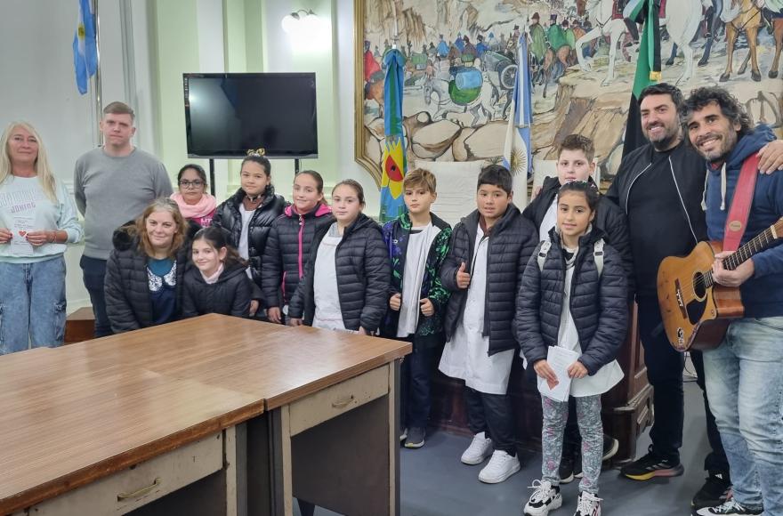 Bajo el nombre “Cebadores de ilusiones”, los alumnos de la institución crearon la letra de una canción original.