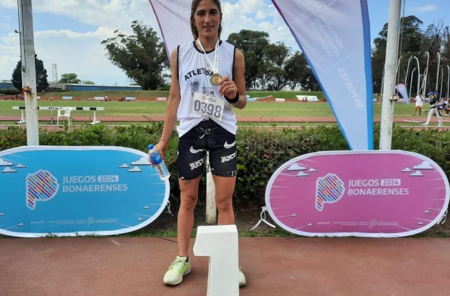 La atleta local.