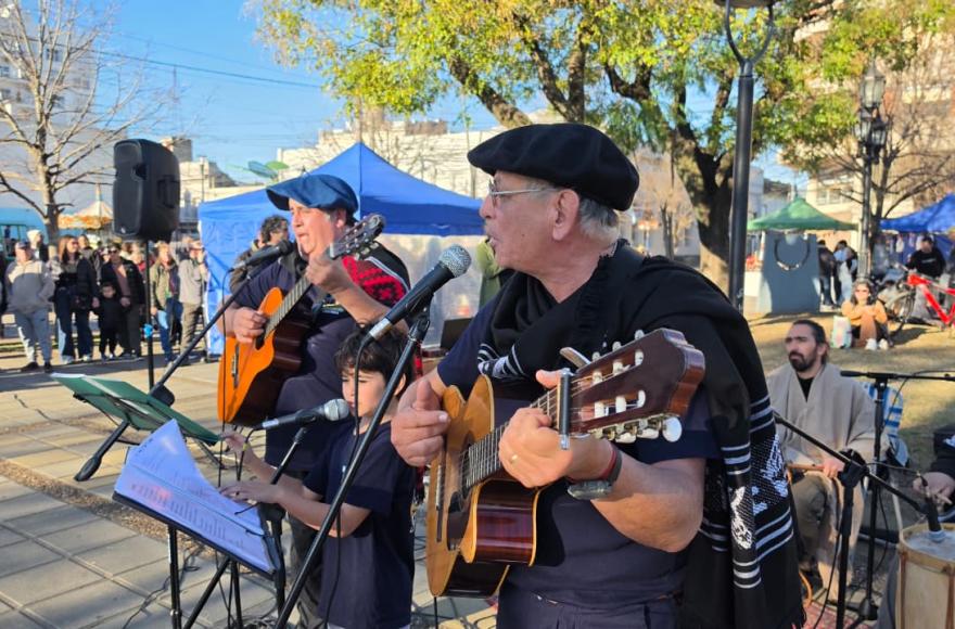 Rojas disfrutó de una nueva jornada de Feria en la Plaza San Martín