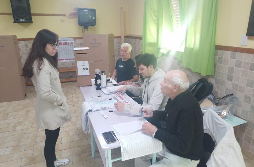 A las 10 de la mañana, apenas había votado poco más del 8 por ciento del padrón en Rojas.