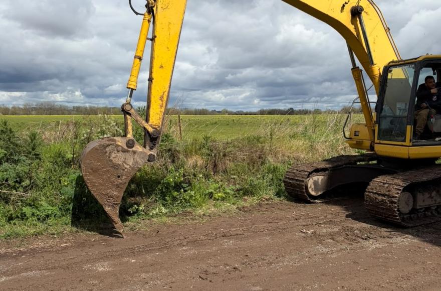 Baguear recorrió los trabajos de desagüe que realiza la Provincia en Rojas