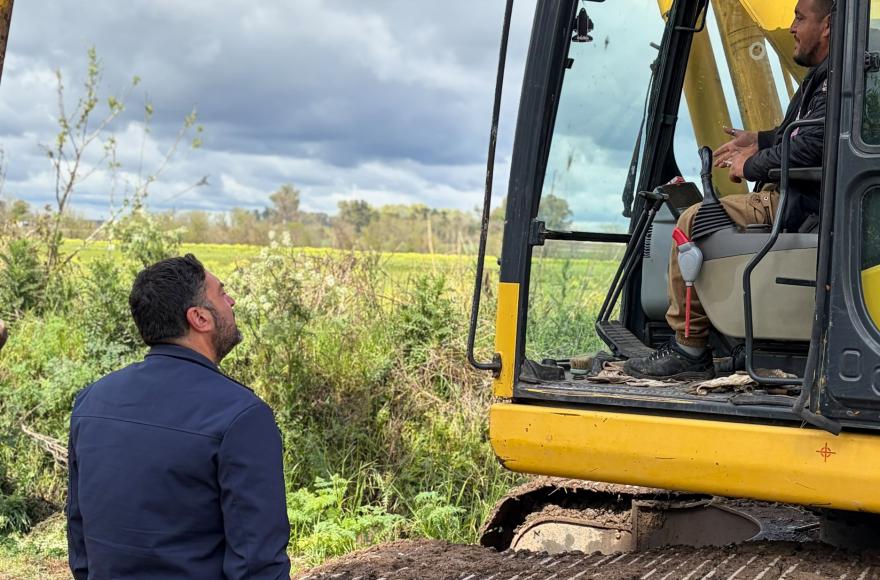 Baguear recorrió los trabajos de desagüe que realiza la Provincia en Rojas