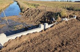 Se coloc&oacute; un nuevo puente premoldeado en el bajo de La Criolla
