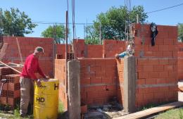 Se reanudó la construcción de 25 viviendas en Azara y Avenida Pellegrini