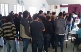 Después del almuerzo, se incrementa el flujo de votantes