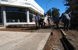 Avanza la construcción de cordón cuneta en Avenida Las Heras y General Paz