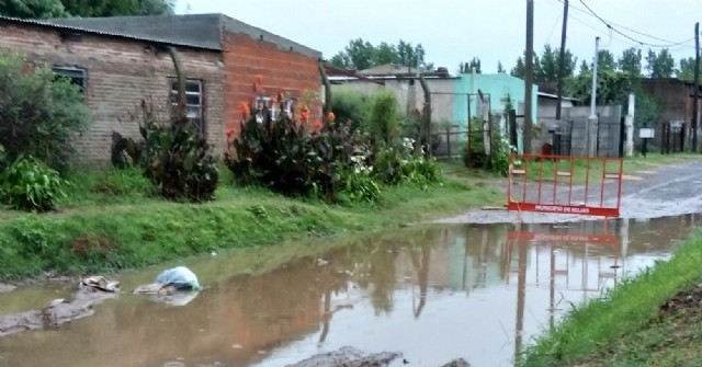 Volvió a socavarse la calzada en calle Hernández y Ruta 45