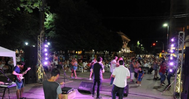 Se vienen los domingos de varieté en la Plaza San Martín