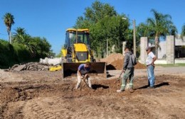 Se trabaja en el cruce de desagües pluviales en el Boulevard Larrea y Almirante Brown