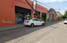 Chocan dos automóviles en zona céntrica