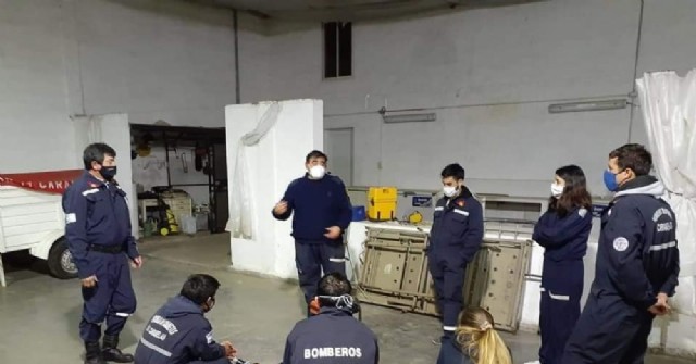 Bomberos Voluntarios de Carabelas se capacitan en el uso de nuevas herramientas