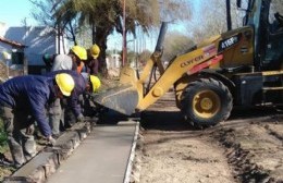 Obra de cordón cuneta en la Avenida Bicentenario