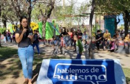 Se descubrió el banco azul en la Plaza Rivadavia