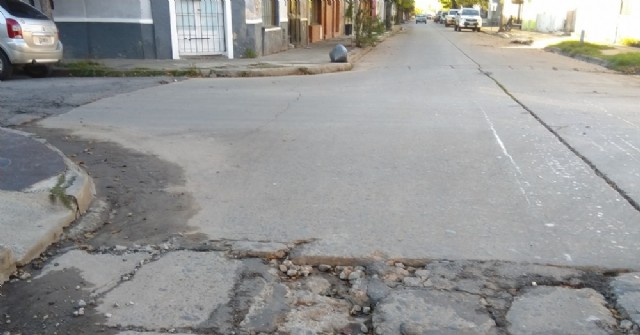 Pozos en zona céntrica que son un riesgo para vehículos y personas